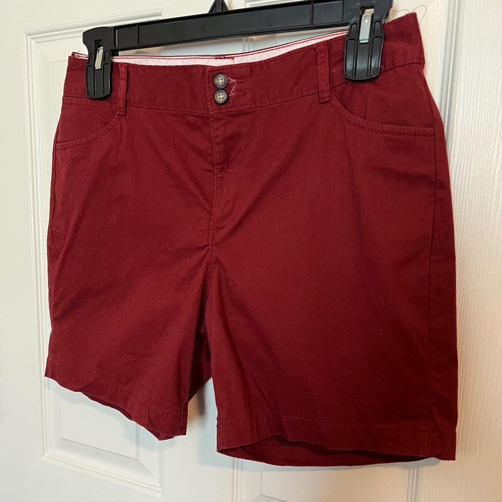Women Dockers Two Button Mid Rise Plain Front Stretch Cargo Shorts in Red Size 8